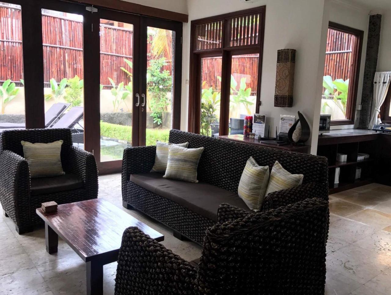 Kuta Holiday Villas 外观 照片